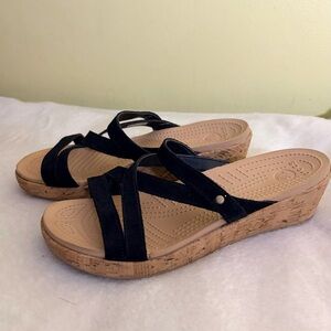CROCS Black and Tan Wedge Sandals sz 10